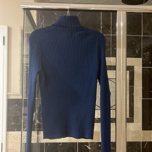 Banana Republic turtleneck size M, NWT. - Picture 4 of 6